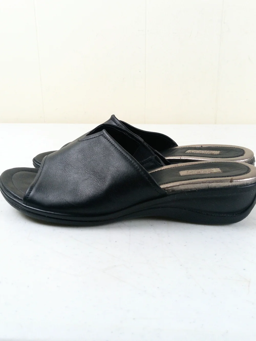 Ecco Black Women's Leather Slide Sandals Size 40 US 9/9.5 Comfort Slip On Shoes